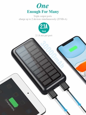 IPX5 เครื่องชาร์จแบบพกพาพลังงานแสงอาทิตย์ 30000mAh Battery Pack สำหรับ IPhone