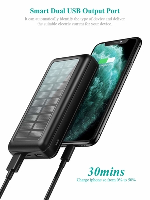 IPX5 เครื่องชาร์จแบบพกพาพลังงานแสงอาทิตย์ 30000mAh Battery Pack สำหรับ IPhone