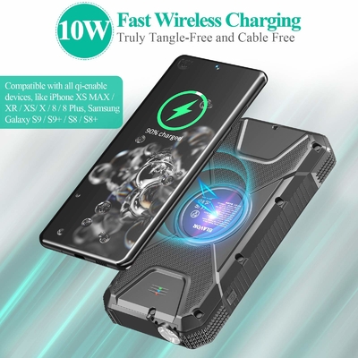 เครื่องชาร์จธนาคารพลังงานแสงอาทิตย์แบบไร้สายแบบพกพา 18W QC3.0 พร้อมเอาต์พุต 4 ตัว
