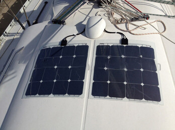 แผงเซลล์แสงอาทิตย์แบบยืดหยุ่นบางขนาด 12V 110W Monocrystalline Solar Module สำหรับรถยนต์ เรือ