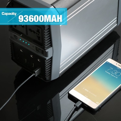 เครื่องกำเนิดพลังงานลิเธียมที่ชาร์จพลังงานแสงอาทิตย์ 300W ช่องจ่ายไฟ AC 220v